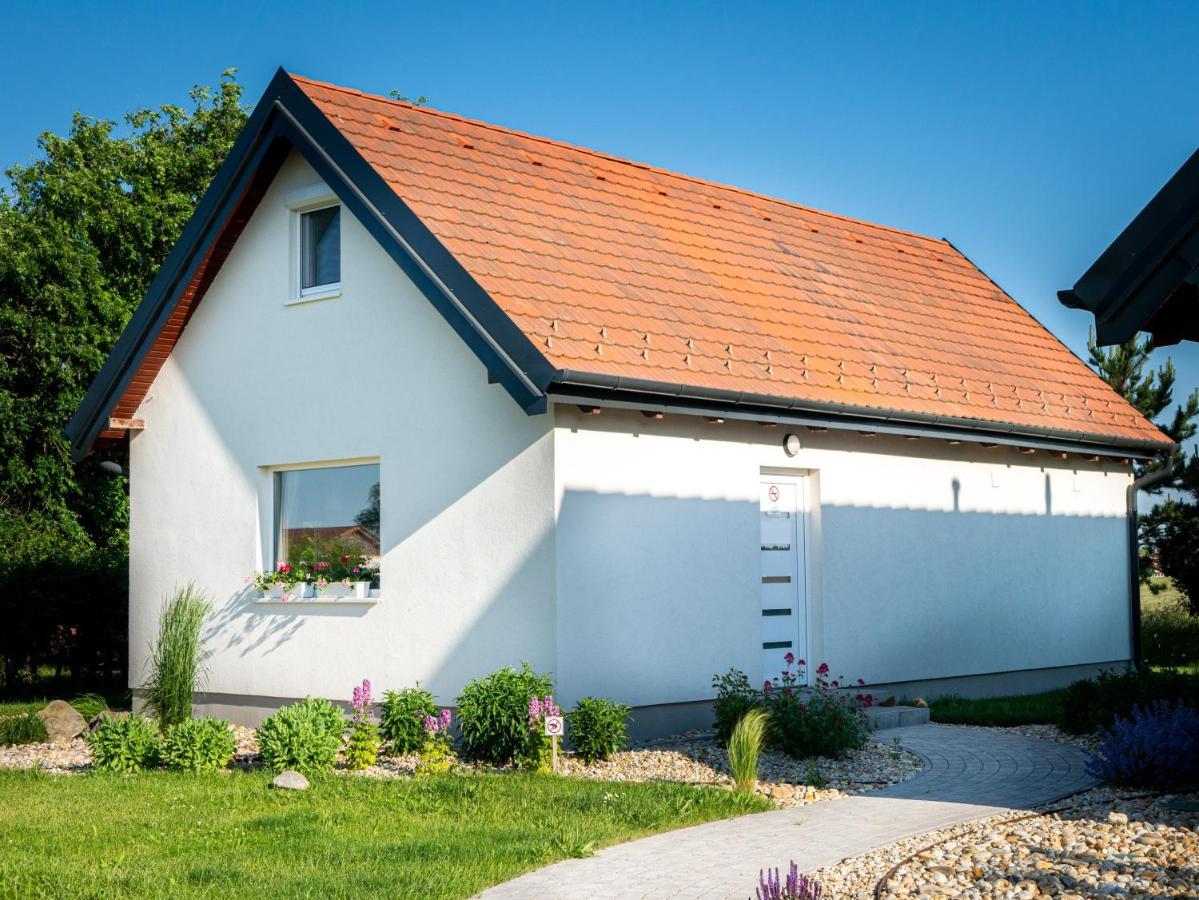 Ugo Apartman Halászi Екстериор снимка